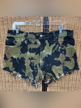 Reworked Levi’s Camo Bleach Dye Cutoff Denim Shorts Festival Grunge Y2K